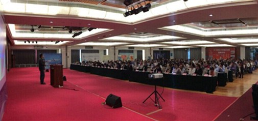2014中国电子商务创新与发展高峰论坛圆满成功——天助网董事长王学兵应邀主持嘉宾对话环节 