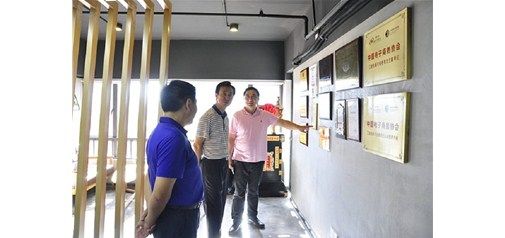 湖北省钟祥市市长郭志泉率考察团一行莅临天助网总部考察调研：全力支持，放手发展